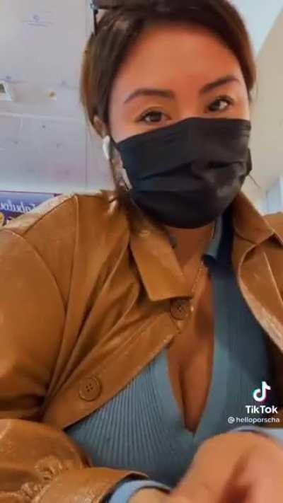 Dressing for airport