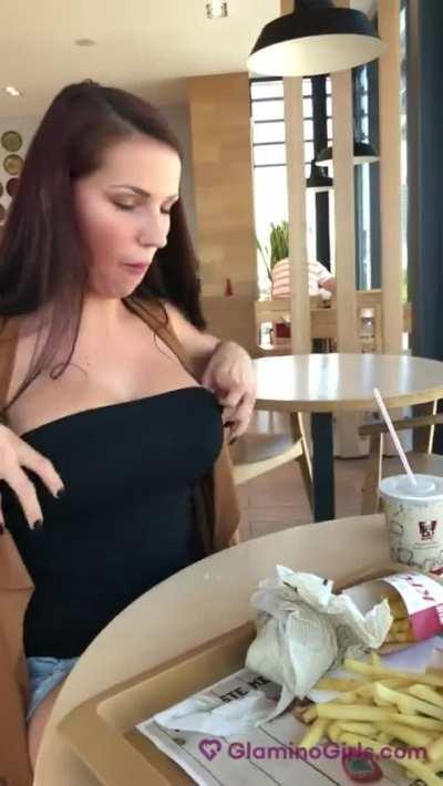 Jolee Love having fun at the restaurant