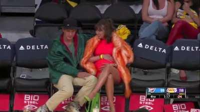 [Highlight] Mason Jones crashes court side into a pregnant Riley Reid