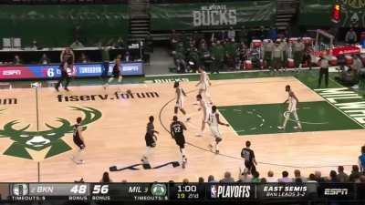 [Highlight] Khris Middleton hits three threes from the same spot in the second quarter