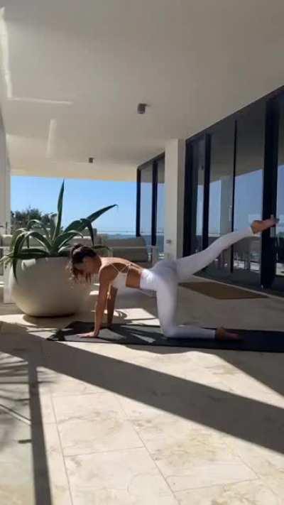 Would you workout with Isabelle Mathers?