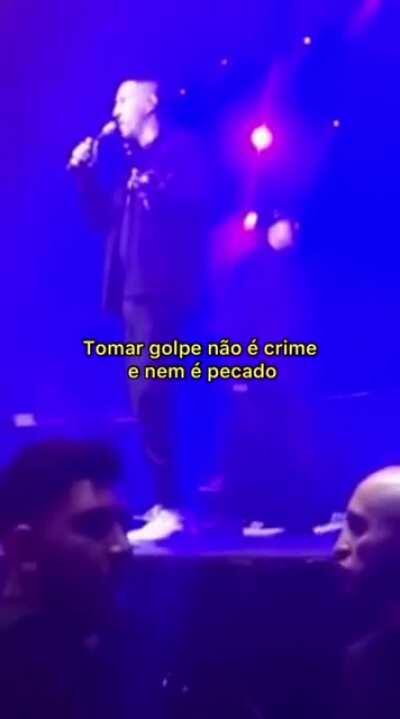 Brown perguntando se a plateia de Curitiba votou no bozó. Ninquem votou ne kkk