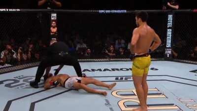Lyoto Machida sends TRT Vitor into another dimension 🚀👽