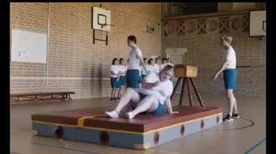 A YesYesYesYesNo scene from Rundfunk