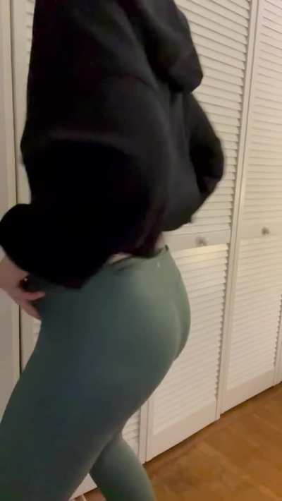 That “fits just right jump” 💁🏻‍♀️😉 #mildflowermonday