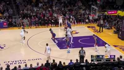 [Highlight] Lebron drills the open 3 pointer.