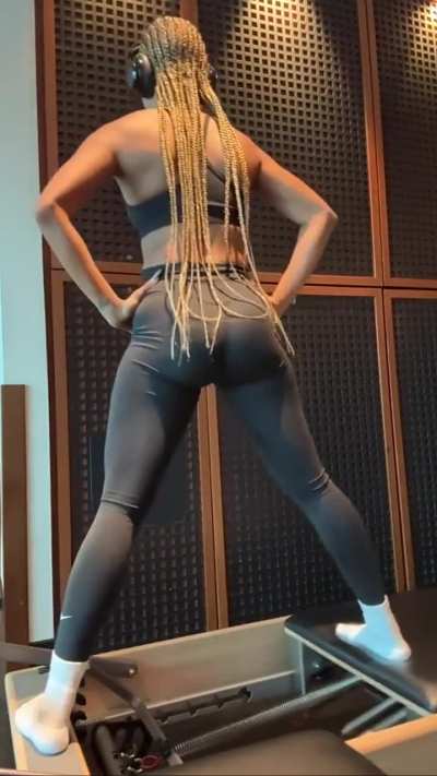 Booty Squats 🍑😋