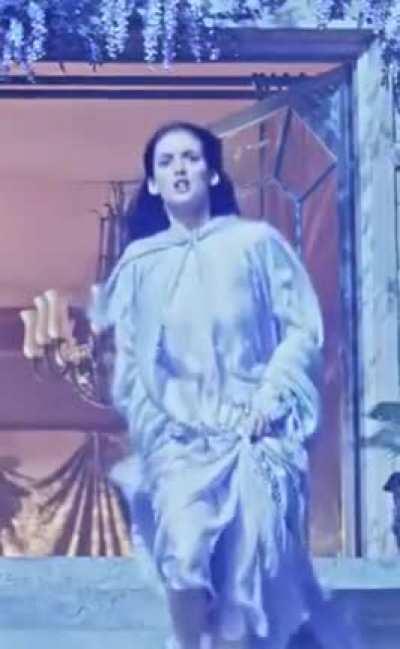 Winona Ryder- Jiggle Plot in ‘Dracula’ (1992)
