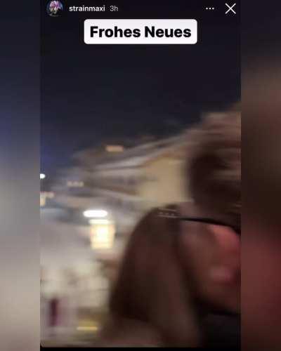 Nur zwei Freunde die Sylvester zusammen feiern