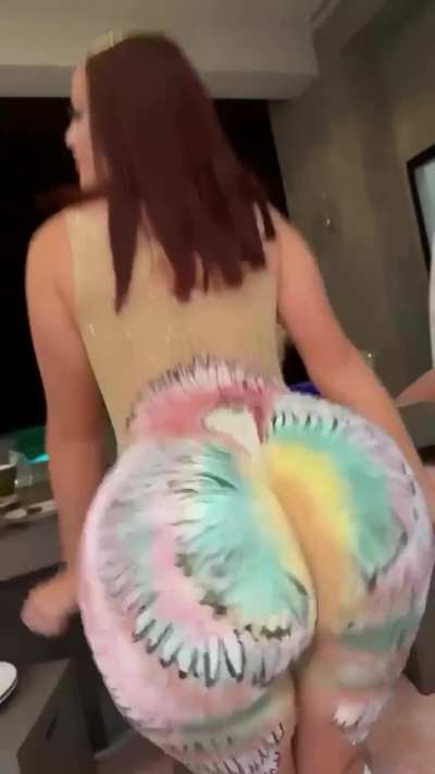 Pawg making it clap 👏