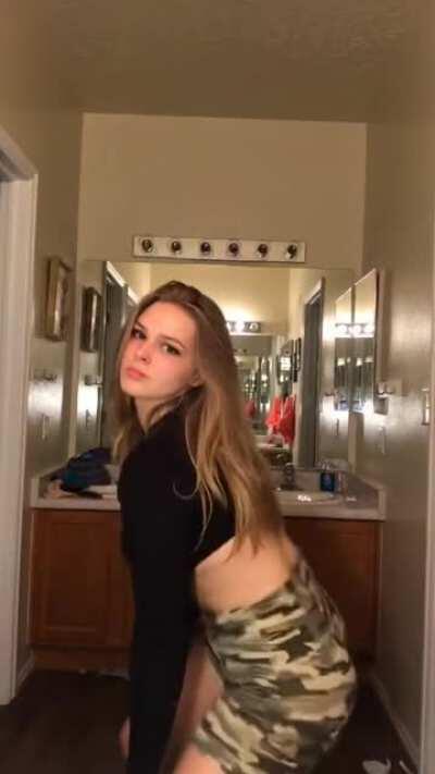 sava.schultz // Age: 19 // She doesn’t miss 🥴🥵