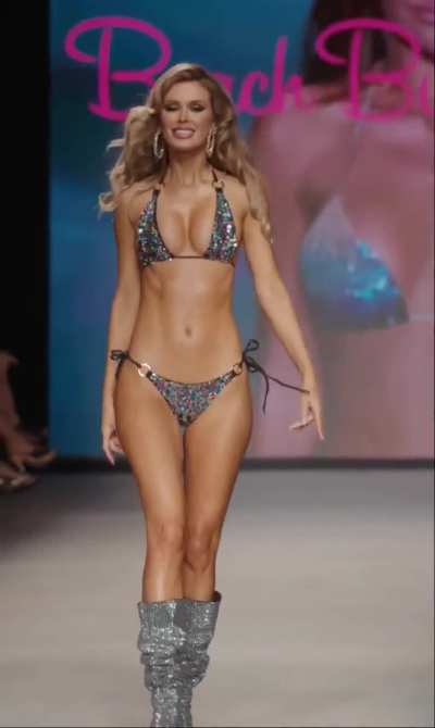 Tika Camaj - Beach Bunny, Miami Swim Week 2023 (2 walks)
