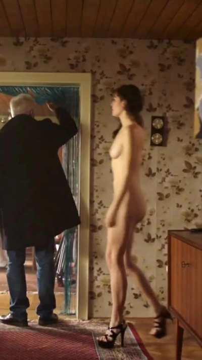 Police goes to a sex club for information, but they also get an eyeful (Jarah Maria Anders - Tatort)