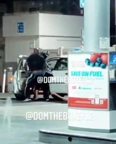 Good samaritan comes to aid of a man being assaulted by three women