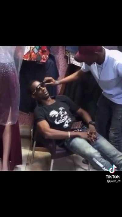 Yung nag nakaw kana tapos bumalik yung ka tangahan mo hahahahah😁✌️