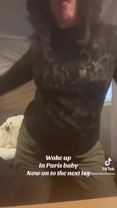 Paris, the city of love and hookers 💕👅