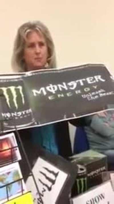 Karen teoriza sobre Monster Energy