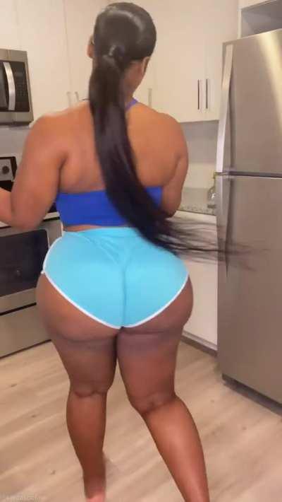 I'm in luv with this bitch ass. That shit is perfect to me ❤️