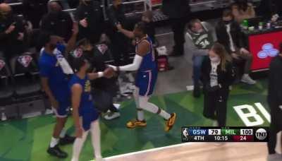 [Highlight] Jonathan Kuminga gets past Bobby Portis and throws it down