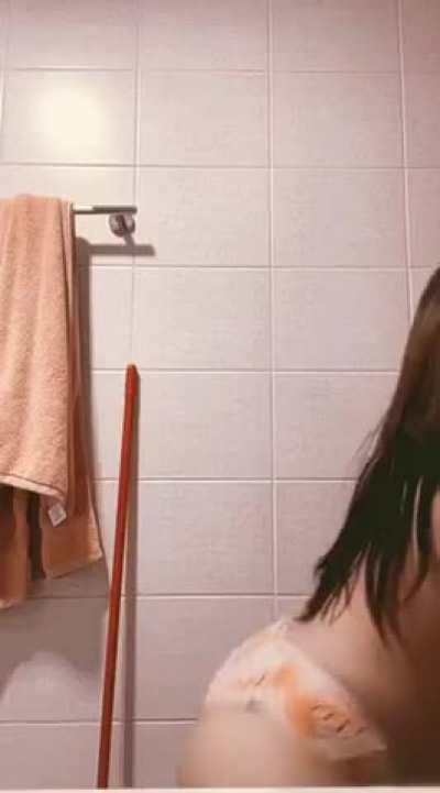 Hot Desi Twerk 😍 (Inbox to get Indian Unseen Videos And More For Cheap)