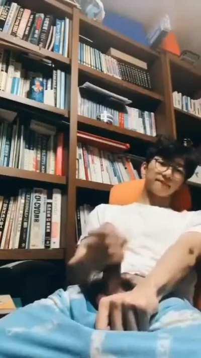 What is Jungkook doing? 😱😱😱