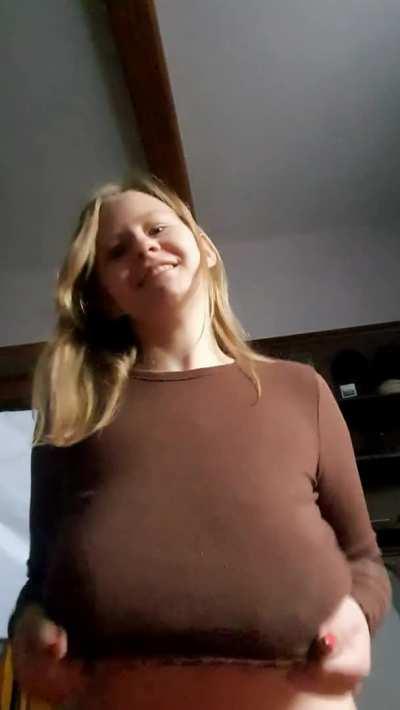 This is such a modest brown blouse of mine that has already misled many. Heh