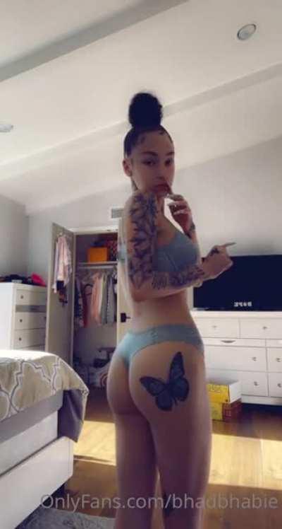 Bhad Bhabie ONLYFANS bitch made 1M$ in 3 hours for this ?