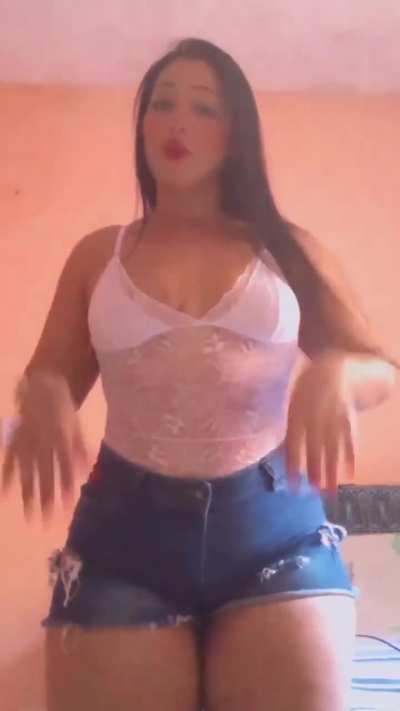 Morena gostosa que adora uma dancinha