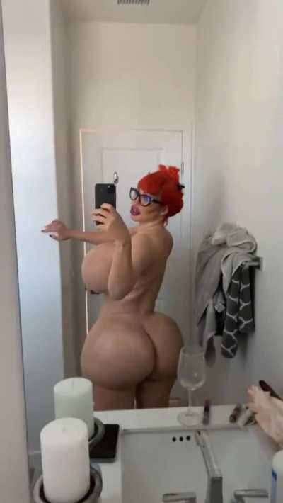 Damn she look better without the tats 