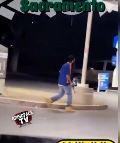 Sikh pulls out Ak-47 on thugs with knife. 