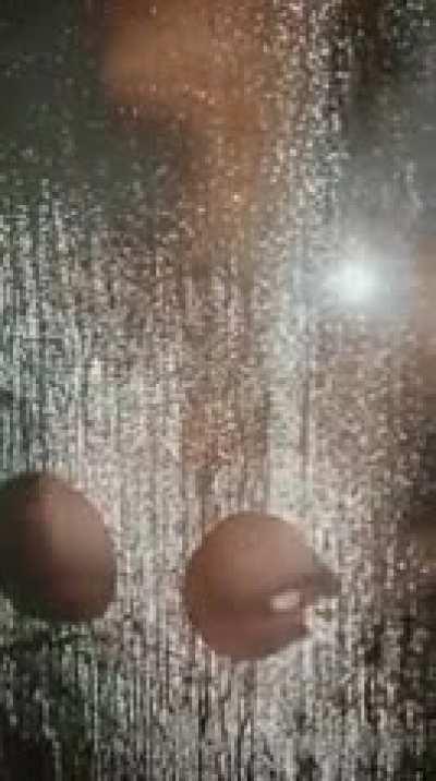 Indi Thew puts 'em on the glass