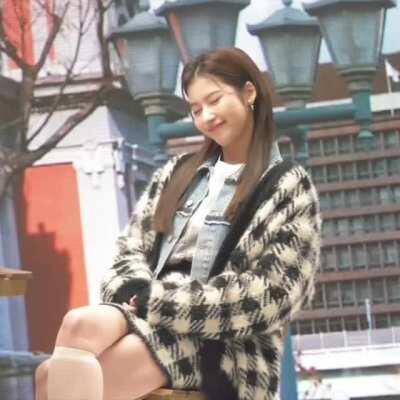 210212 - Sana notices the camera