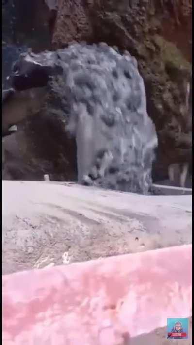 Opening a dam‘s gate after years