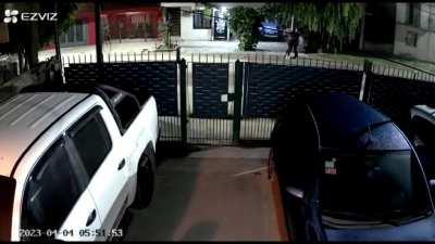 Quilmes. En las madrugadas del martes y el miércoles, motochorros se llevaron una moto y un bolso en días consecutivos.