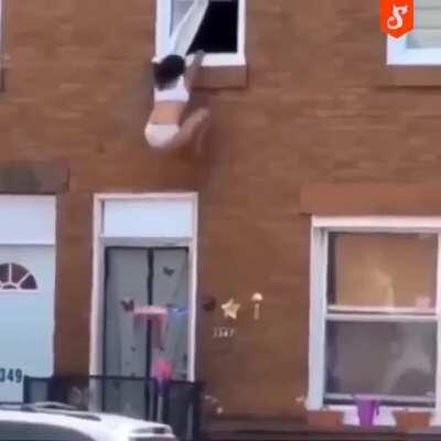 Her boyfriend's wife just got home, 