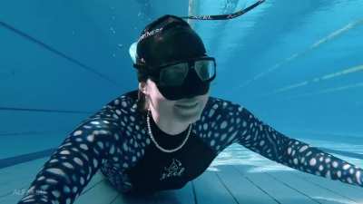 Kseniya speaks at the bottom of the pool