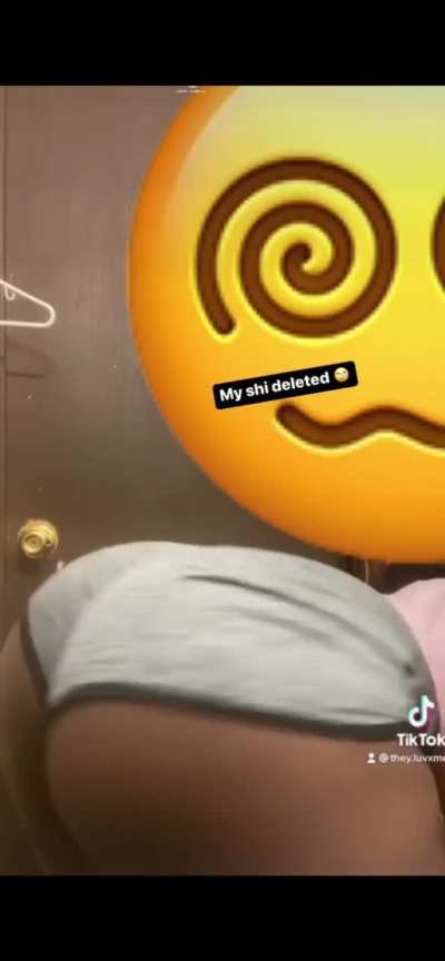 Big booty ebony dark skin bouncing it