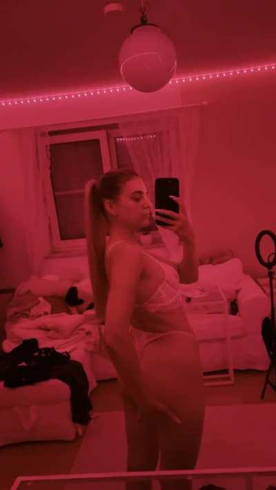 That 'I want you to fuck me in the ass babe' look 😈