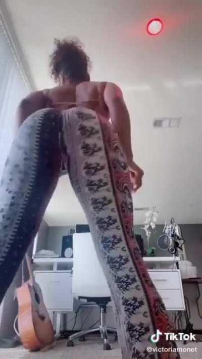 Latina girl hip roll