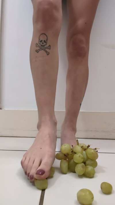 🍇I love the sound it makes when I crush🍇