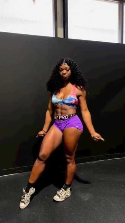 Snap back crazy 😜 if u seen how my stomach looked in my video yesterday this just less than 48hrs from that day🔥💪🏾 and yes it’s gaining season but that stomach gone be snatched😜