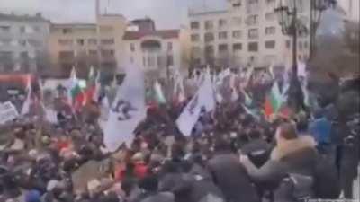 Security forces have barricaded themselves inside the Bulgarian parliament with MPs while protesters outside try to storm the building demanding the end of Covid tyranny