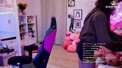 Emi in a pair of booty shorts 🔥