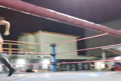 Lady Maravilla stinkfaces Gatubela Arena universal 8/23/25 she was thinking about doing one to Keyra but decided not to.