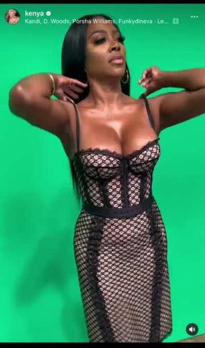 Kenya Moore @kenya 🍫