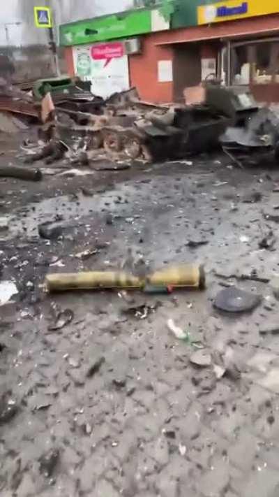 Hostomel now looks like this after heavy fighting! (Very Graphic 18+)