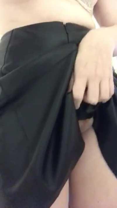 Would you suck me if you saw me do this in public ;)