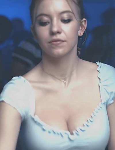 Do you think Sydney Sweeney knows how many men cum thinking about her