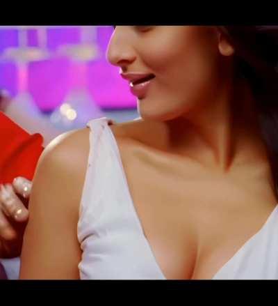Kareena Kapoor 🤤🔥💦 kya sexy maal hai yaar bc fuckk!