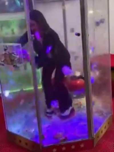 Genius uses a unique strategy to WIN BIG in a Money Booth